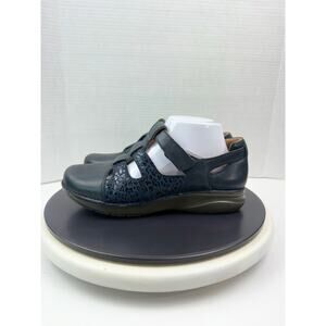 Clarks Appley Strap Womens Size 7.5 Wide Navy Leather Shoes Comfort Sandals NEW